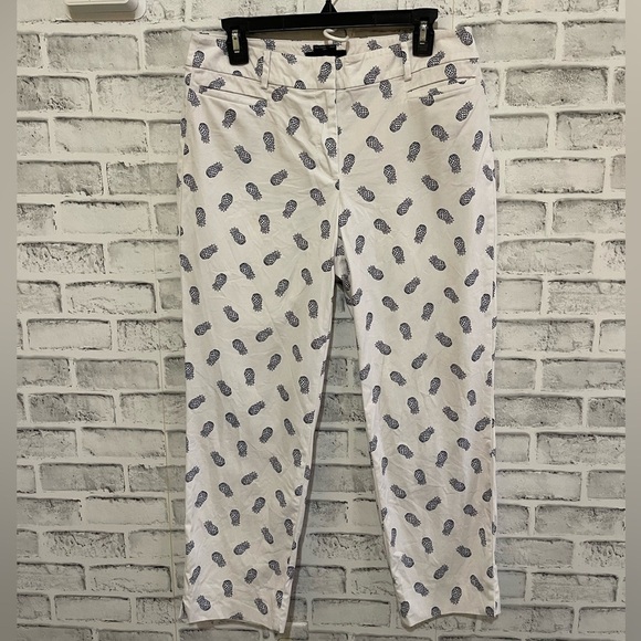 Women’s Talbots white w/ pineapple print perfect crop curvy casual pants 6 - Picture 1 of 5